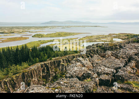 Paysage rural islandais avec des rivières, parc de Thingvellir Banque D'Images
