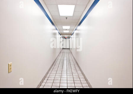 Intimidant Long Couloir Banque D'Images