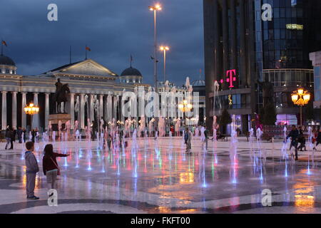 Fontaines à Skopje, Macédoine Banque D'Images