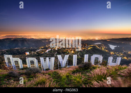 Le panneau Hollywood avec vue sur Los Angeles, Californie, USA. Banque D'Images