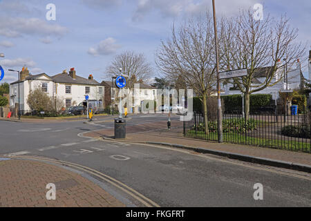 Jonction de Bellenden Road et l'Orme Grove dans Peckham, Londres. Dans l'atmosphère de village haut de gamme a une zone pauvre. Banque D'Images