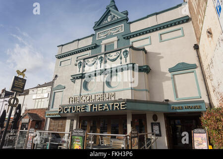 Le Coliseum Pub Wetherspoons Grimsby Lincolnshire England UK Banque D'Images