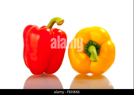 Couple de paprikas isolated on white Banque D'Images