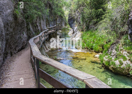 Promenade à travers Conseil Cerrada de Elias gorge, dans le Parc National de Cazorla, Espagne Banque D'Images