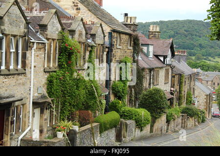 Cottages en pierre traditionnelle dans le centre-ville de Bakewell, Peak District England UK Banque D'Images