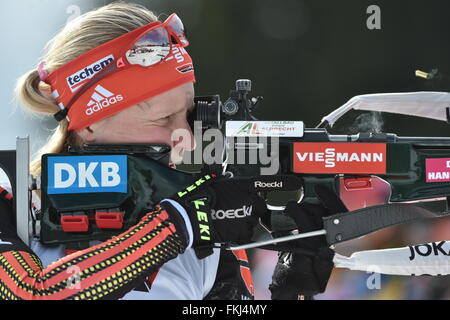 Oslo, Norvège. 9 mars, 2016. L'allemand Franziska Hildebrand à la plage de prise de vue au cours de la réduction à zéro devant les femmes 15km individuel aux Championnats du monde de biathlon, dans l'Arène de ski de Holmenkollen, Oslo, Norvège, 09 mars 2016. Dpa : Crédit photo alliance/Alamy Live News Banque D'Images