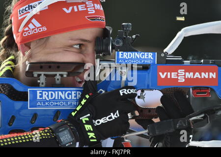 Oslo, Norvège. 9 mars, 2016. Vanessa allemand Hinz au tir au cours de la réduction à zéro devant les femmes 15km individuel aux Championnats du monde de biathlon, dans l'Arène de ski de Holmenkollen, Oslo, Norvège, 09 mars 2016. Dpa : Crédit photo alliance/Alamy Live News Banque D'Images