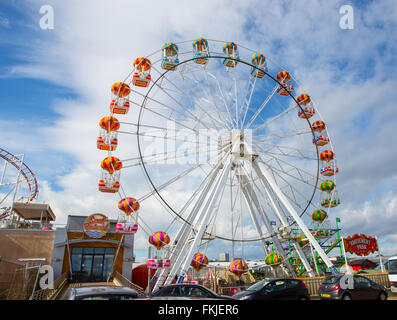 La célèbre grande roue fairground attraction Grampian Eye au Codonas amusement park sur la plage à Aberdeen en Ecosse, Royaume-Uni Banque D'Images