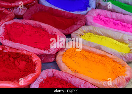 Les poudres colorées à Katmandou, Népal Banque D'Images