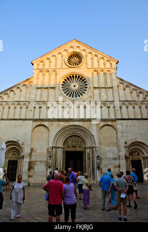 Église de St Donal & cathédrale romane Anastasia et musée archéologique avec le Campanile, le Harbour Bridge, le coucher du soleil,Zadar,Croatie Banque D'Images