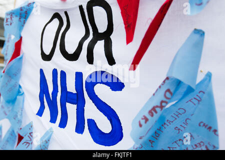 Londres, Royaume-Uni. 9 mars, 2016. Les médecins en grève à l'extérieur de l'hôpital Homerton. Credit : carol moir/Alamy Live News Banque D'Images