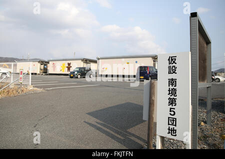 (160309)-- TOKYO, 9 mars 2016 (Xinhua)-- File photo prise le 27 février 2016 montre un site de logements temporaires pour les sinistrés du séisme du 11 mars, 2011 dans Ishinomaki de la préfecture de Miyagi, au Japon. Comme les cinq ans de la période de reconstruction intensive s'approche de son échéance à la fin de mars, les Japonais Tohoku dévastée par un tremblement de terre monstrueux-déclenché le tsunami du 11 mars 2011 est encore du mal à être revitalisée, avec une baisse de la population de faire l'énorme jamais plus difficile à remplir. (Xinhua/Liu Tian)(l'azp) Banque D'Images