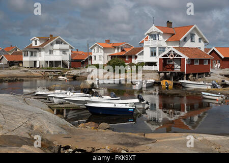 Vue sur le vieux village de pêcheurs, l'île de Käringön, Bohuslän, au sud-ouest de la côte de la Suède, Suède, Scandinavie, Europe Banque D'Images