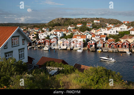 Falu traditionnelles maisons de pêcheurs, rouge, Hälleviksstrand, Bohuslän Orust, côte sud-ouest de la Suède, Suède, Scandinavie, Europe Banque D'Images