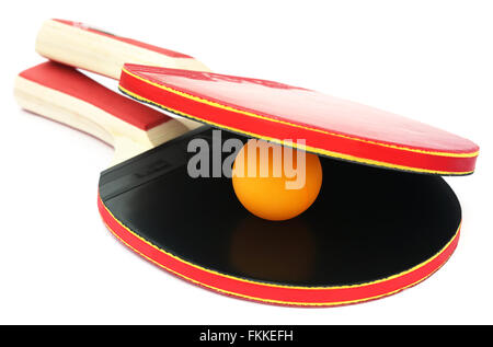 Tennis de table bat and ball over white background Banque D'Images