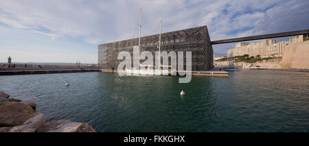 Villa Méditerranée, un complexe de bâtiments du 21ème siècle au coeur de la ville de Marseille, conçu par Stefano Boeri, Gianandrea Barreca, et Giovanni La Varra de Boeri Studio Banque D'Images