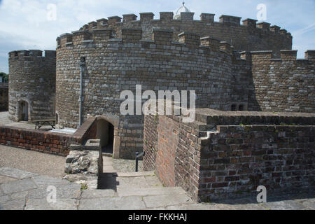 Une vue sur château de Deal, une journée ensoleillée au fort d'artillerie côtières. Banque D'Images