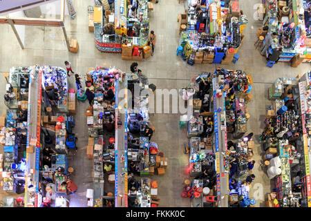 Shenzhen, Chine - le 18 janvier 2016 : Intérieur de l'AC Mart l'un des plus grand centre commercial de la vente des appareils électroniques à Shenzhen. Banque D'Images