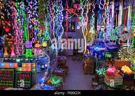 Shenzhen, Chine - le 18 janvier 2016 : Intérieur de l'AC Mart l'un des plus grand centre commercial de la vente des appareils électroniques à Shenzhen. Banque D'Images