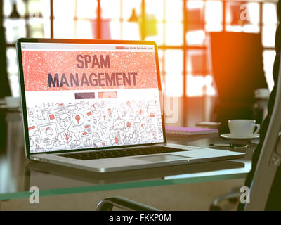 Un écran d'ordinateur portable avec Concept de gestion de spam. Banque D'Images