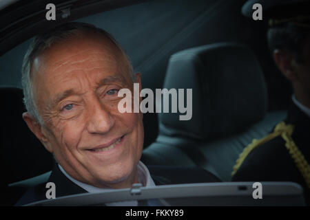 Lisbonne, Portugal, le 9 mars, 2016. Le président portugais, Marcelo Rebelo de Sousa, quitte le Parlement européen après son serment d'office. Helena Poncini/Alamy Live News Banque D'Images