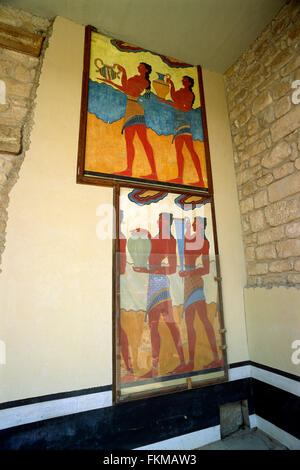 Grèce, Crète, Knossos, Palais Minoen, Propylaeum du Sud, peintures fresques de procession Banque D'Images