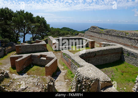 Ruines de la Villa Jovis, Capri, Golfe de Naples, Campanie, Italie Banque D'Images