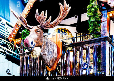 Volkstuemliche Kneipe auf historischem jahrmarkt, blanc taverne à une fête foraine Banque D'Images