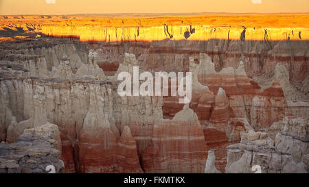 L'érosion de falaises de Coal Mine Canyon au coucher du soleil près de Tuba City, Arizona Banque D'Images
