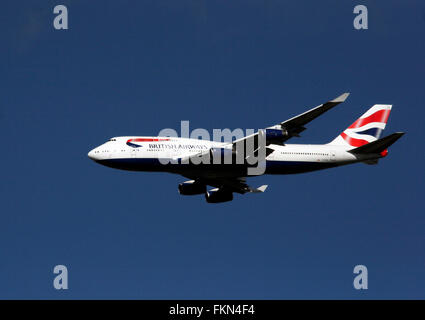 Un Boeing 747 de British Airways Londres approches l'aéroport d'Heathrow à Londres, le 4 mars 2016. Photographie d'auteur - John Voos Banque D'Images