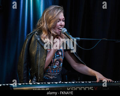 Bala Cynwyd, Pennsylvania, USA. 8 mars, 2016. American Singer-Songwriter Rachel Platten Visites Q102's Performance Theatre. Banque D'Images