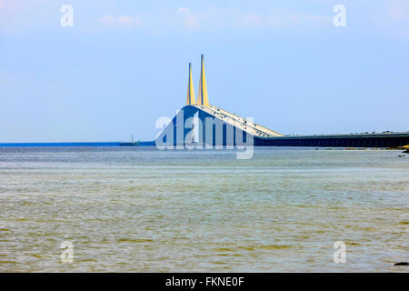 Le Sunshine Skyway Bridge I-275 entre Terra Ceia et Saint-pétersbourg FL Banque D'Images