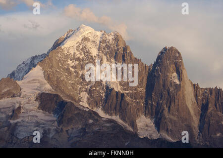 Aiguille Verte et drus dans la lumière du soir, vu du Lac Blanc, France Banque D'Images