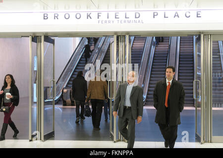 Escaliers mécaniques à Brookfield Place, le World Financial Center, NEW YORK CITY Banque D'Images