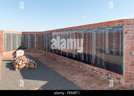 SPRINGFONTEIN, AFRIQUE DU SUD - 16 février 2016 : Memorial wall au cimetière militaire pour 663 Boers Banque D'Images