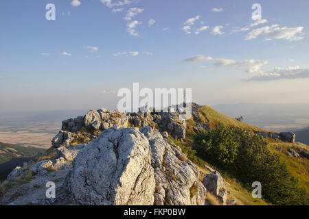 Vue depuis le Monument de la liberté à Shipka Pass, lumière du soir, Balkans, Bulgarie Banque D'Images