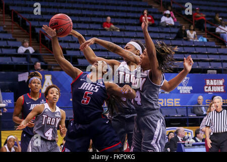 New Orleans, LA, USA. 09Th Mar, 2016. South Alabama Jaguars Garde côtière canadienne Jennifer Towne (5) au cours d'un match de basket-ball de NCAA entre le Sud de l'Alabama à Troy au UNO Lakefront Arena à New Orleans, LA. Stephen Lew/CSM/Alamy Live News Banque D'Images