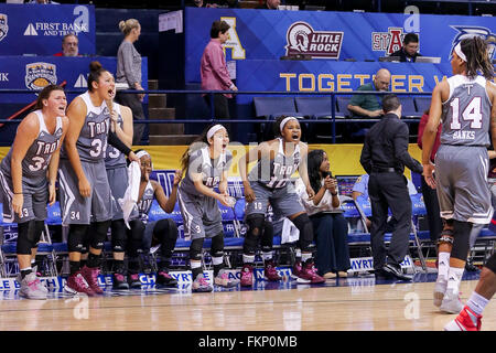 New Orleans, LA, USA. 09Th Mar, 2016. Troy Trojans Caitlyn avant Ramirez (34) montre l'émotion lors d'un match de basket-ball de NCAA entre le Sud de l'Alabama à Troy au UNO Lakefront Arena à New Orleans, LA. Stephen Lew/CSM/Alamy Live News Banque D'Images