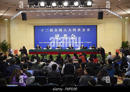 Beijing, Chine. 10 Mar, 2016. Une conférence de presse sur les progrès de la législation est tenu en marge de la quatrième session de la 12e Congrès National du Peuple à Beijing, capitale de la Chine, 10 mars 2016. © Chen Yichen/Xinhua/Alamy Live News Banque D'Images