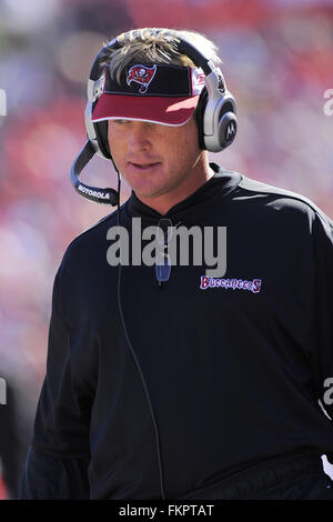 16 novembre 2008 - Tampa, Floride, USA - 16 novembre 2008, à Tampa, FL, USA ; Tampa Bay Buccaneers coach Jon Gruden pendant son match contre l'équipe de Minnesota Vikings chez Raymond James Stadium. ZUMA Press/Scott A. Miller (crédit Image : © Scott A. Miller via Zuma sur le fil) Banque D'Images