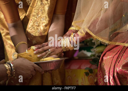 Mariée à la cérémonie de mariage hindou indien Banque D'Images