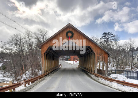 Pont couvert de Quechee à Quechee, Vermont, en l'hiver. Banque D'Images