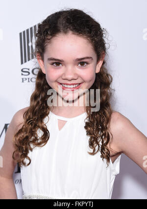 Hollywood, Californie, USA. Mar 9, 2016. Hannah Alligood arrive pour la première du film "miracles forme ciel' à l'Arclight theatre. Credit : Lisa O'Connor/ZUMA/Alamy Fil Live News Banque D'Images