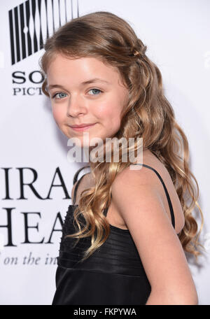 Hollywood, Californie, USA. Mar 9, 2016. Kylie Rogers arrive pour la première du film "miracles forme ciel' à l'Arclight theatre. Credit : Lisa O'Connor/ZUMA/Alamy Fil Live News Banque D'Images