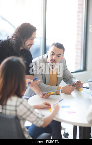 Business people talking in office meeting Banque D'Images