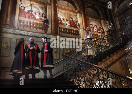 Kensington Palace, Londres : les acteurs de l'escalier en pierre Banque D'Images