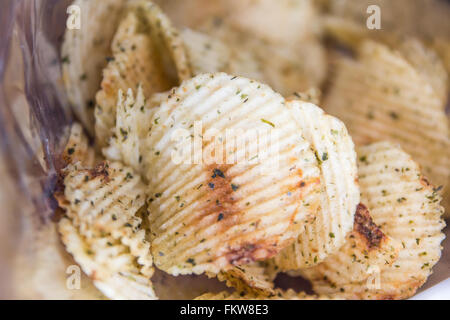 Croustilles de pommes de terre en sac Banque D'Images