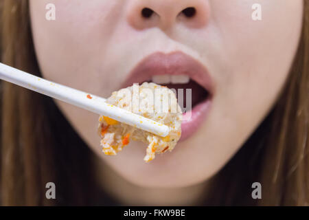 Asia girl eating meat balls Banque D'Images