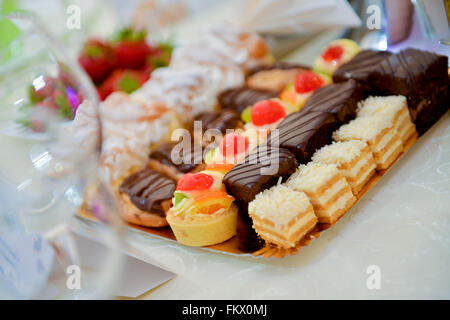 Beaucoup de gâteaux au chocolat et à la vanille Banque D'Images