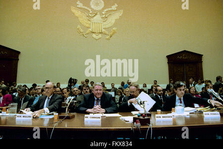 Washington, DC., USA, le 4 septembre, 1991 L-R David Mullins, E, Gerald Corrigan, Richard Breedan, Jerome Powell,comparaître devant le Sous-comité de la Chambre sur les finances et sur la Telecomm Frères Saumon scandale d'une firme de courtage de Wall Street. Credit : Mark Reinstein Banque D'Images